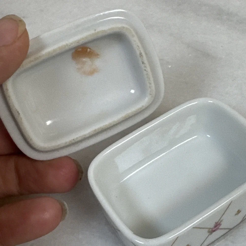 Vintage DAINTY PURPLE FLOWER gold white ceramic trinket jewelry box Japan